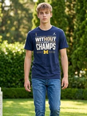 NWT NIKE Navy Blue Univ of Michigan 2023 Basketball Champions T-Shirt - Size XXL